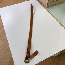 Load image into Gallery viewer, Roots leather belt 28
