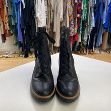 Load image into Gallery viewer, Naturalizer heeled booties 8.5

