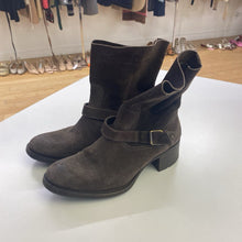 Load image into Gallery viewer, NDC suede pull on boots 37
