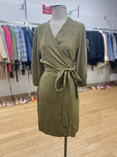 Load image into Gallery viewer, Everlane wrap dress 10
