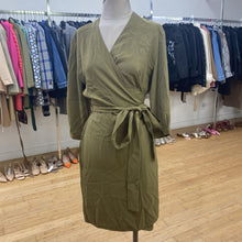 Load image into Gallery viewer, Everlane wrap dress 10
