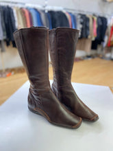 Load image into Gallery viewer, Pikolinos leather boots 39
