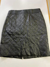 Load image into Gallery viewer, Banana Republic NWT quilted pleather skirt 8
