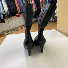 Load image into Gallery viewer, Michael Kors leather boots 5
