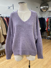 Load image into Gallery viewer, Boss wool/alpaca/blend sweater L
