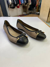 Load image into Gallery viewer, Geox ballerina flats 39
