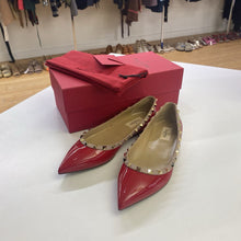 Load image into Gallery viewer, Valentino Rock Stud flats 39
