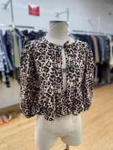 Load image into Gallery viewer, Sim &amp; Sam Leopard print top S
