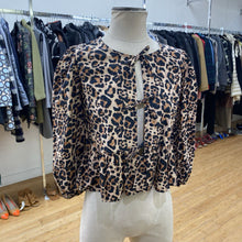 Load image into Gallery viewer, Sim &amp; Sam Leopard print top S
