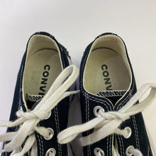 Load image into Gallery viewer, Converse Low Rise Sneakers 37
