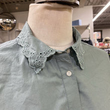 Load image into Gallery viewer, Gap top M NWT
