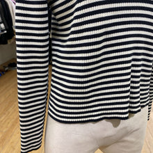 Load image into Gallery viewer, Ralph Lauren thick turtleneck M
