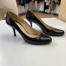 Load image into Gallery viewer, Prada patent leather pumps 39.5
