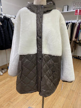 Load image into Gallery viewer, Sanctuary faux fur/quilted coat NWT 1X
