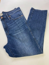 Load image into Gallery viewer, J Crew vintage straight Jeans 33
