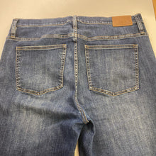 Load image into Gallery viewer, J Crew vintage straight Jeans 33
