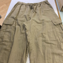 Load image into Gallery viewer, Gap Cargo pants L Tall
