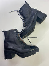 Load image into Gallery viewer, Hispanitas Boots 38
