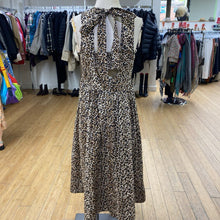 Load image into Gallery viewer, Skies Are Blue leopard dress M
