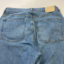 Load image into Gallery viewer, Everlane The Curvy Cheeky jeans 31
