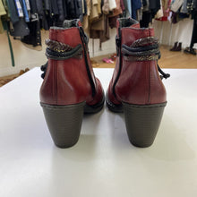 Load image into Gallery viewer, Sena cowboy booties 39
