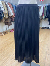 Load image into Gallery viewer, Babaton pleated skirt M
