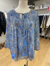 Load image into Gallery viewer, Tommy Hilfiger flowy top L
