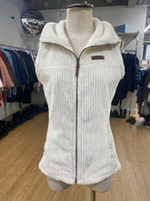 Load image into Gallery viewer, Columbia fuzzy vest M
