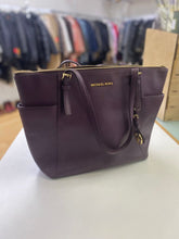 Load image into Gallery viewer, Michael Kors Saffiano leather zip tote
