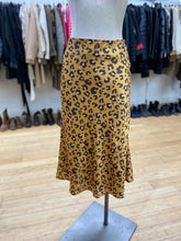 Load image into Gallery viewer, Freda Marie satin skirt NWT S
