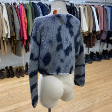 Load image into Gallery viewer, Line Cropped sweater XS
