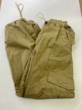 Load image into Gallery viewer, Reformation Cargo Pants 26
