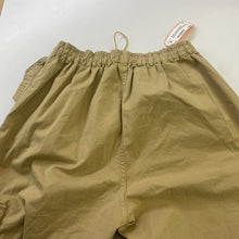 Load image into Gallery viewer, Reformation Cargo Pants 26
