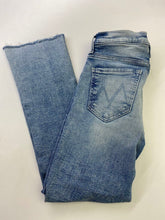 Load image into Gallery viewer, Mother cropped jeans 26
