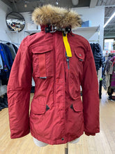 Load image into Gallery viewer, Parajumpers winter jacket M
