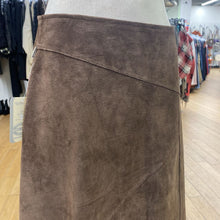 Load image into Gallery viewer, Skotts Suede washable suede skirt NWT 10
