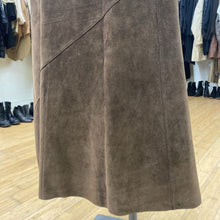 Load image into Gallery viewer, Skotts Suede washable suede skirt NWT 10
