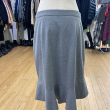 Load image into Gallery viewer, Banana Republic skirt 10
