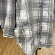 Load image into Gallery viewer, Columbia plaid shacket NWT XXL
