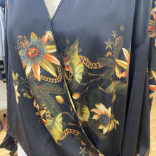 Load image into Gallery viewer, All Saints hi/low hem top 4
