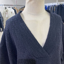 Load image into Gallery viewer, Lululemon crinkled popover 6
