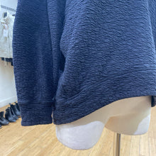 Load image into Gallery viewer, Lululemon crinkled popover 6
