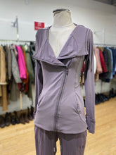 Load image into Gallery viewer, Lululemon Sweater 6
