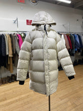 Load image into Gallery viewer, Aritzia The Super Puff coat L
