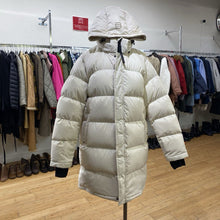 Load image into Gallery viewer, Aritzia The Super Puff coat L
