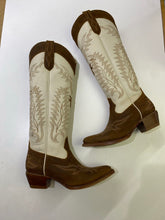 Load image into Gallery viewer, Frye cowbow boots 6.5

