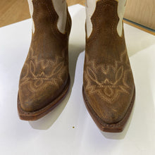 Load image into Gallery viewer, Frye cowbow boots 6.5
