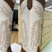 Load image into Gallery viewer, Frye cowbow boots 6.5
