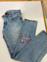 Load image into Gallery viewer, Levis 501 embroidered jeans 29
