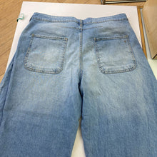 Load image into Gallery viewer, Pilcro barrel leg jeans 34
